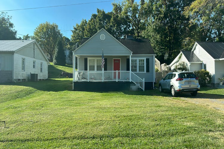 1703 Indian Ridge Rd Johnson City, TN 37604, Washington County