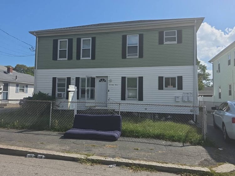 71-73 Hunts Ave Pawtucket, RI 02861, Providence County