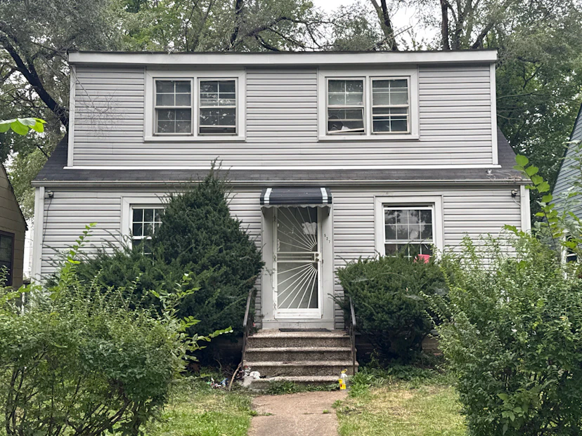 527 East 147th Place