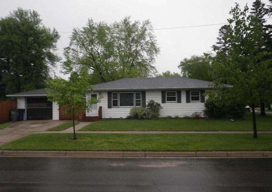 1820 18th Ave S Moorhead, MN 56560, Clay County