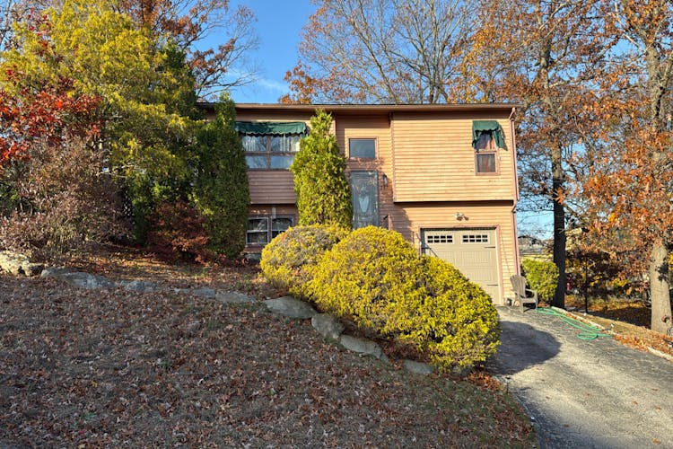 247 Randall St Cranston, RI 02920, Providence County