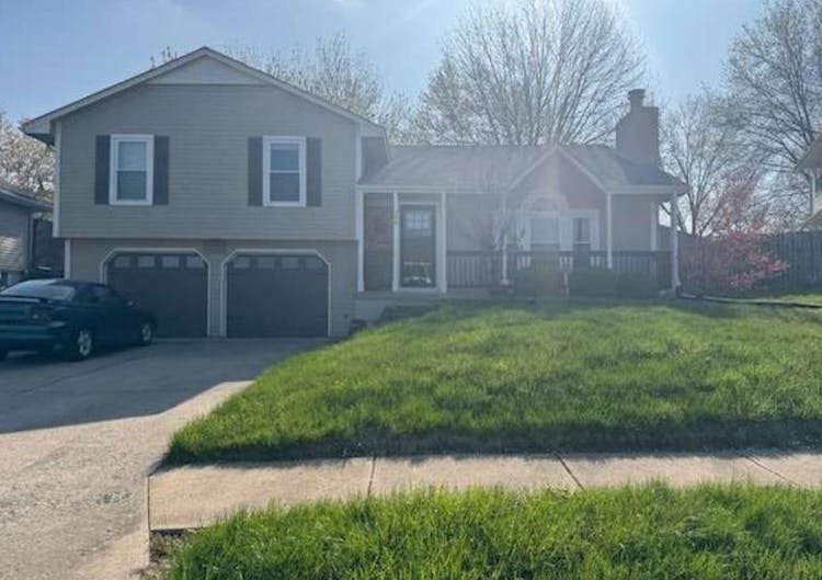 304 NW Springwood Dr Blue Springs, MO 64015, Jackson County