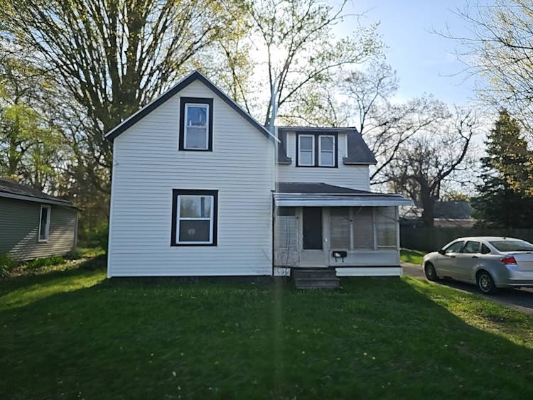 614 N Front St Dowagiac, MI 49047, Cass County