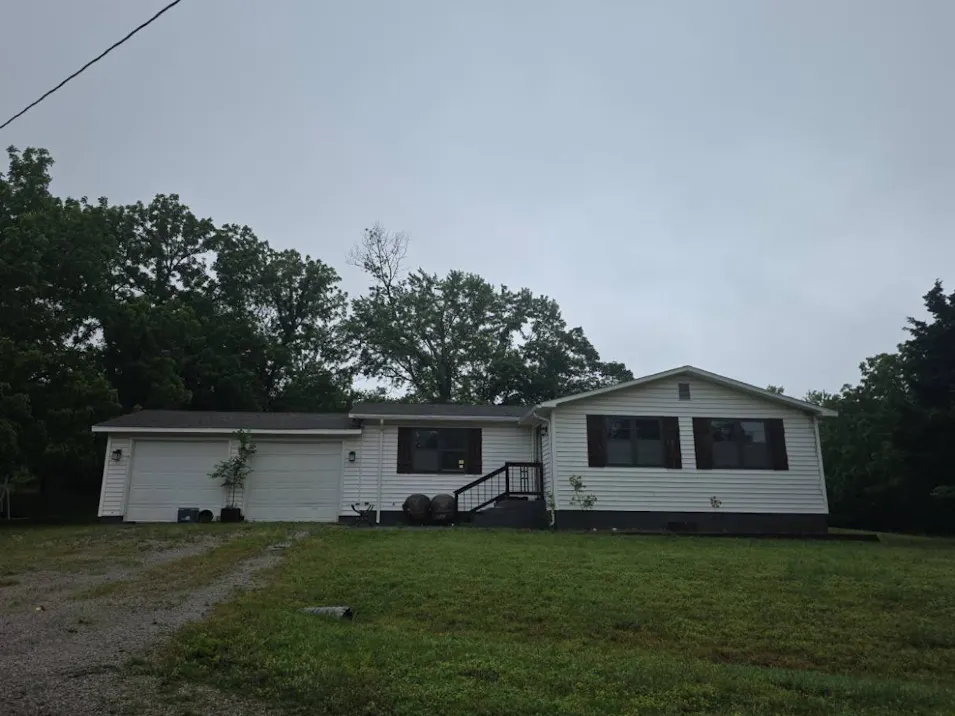 66 Wolf Dr. Mound City, KS 66056, Linn County