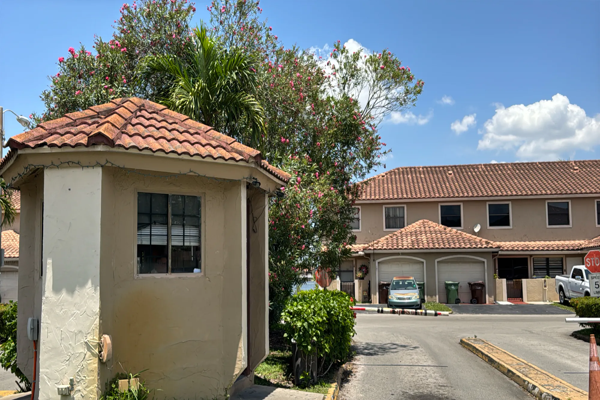 60th Pl, Hialeah, FL 33016