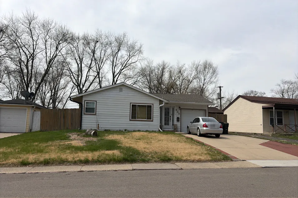 938 Berkley St Carpentersville, IL 60110, Kane County