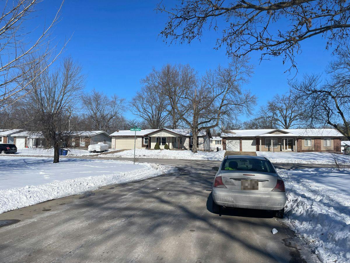 Palm Dr, Florissant, MO 63031