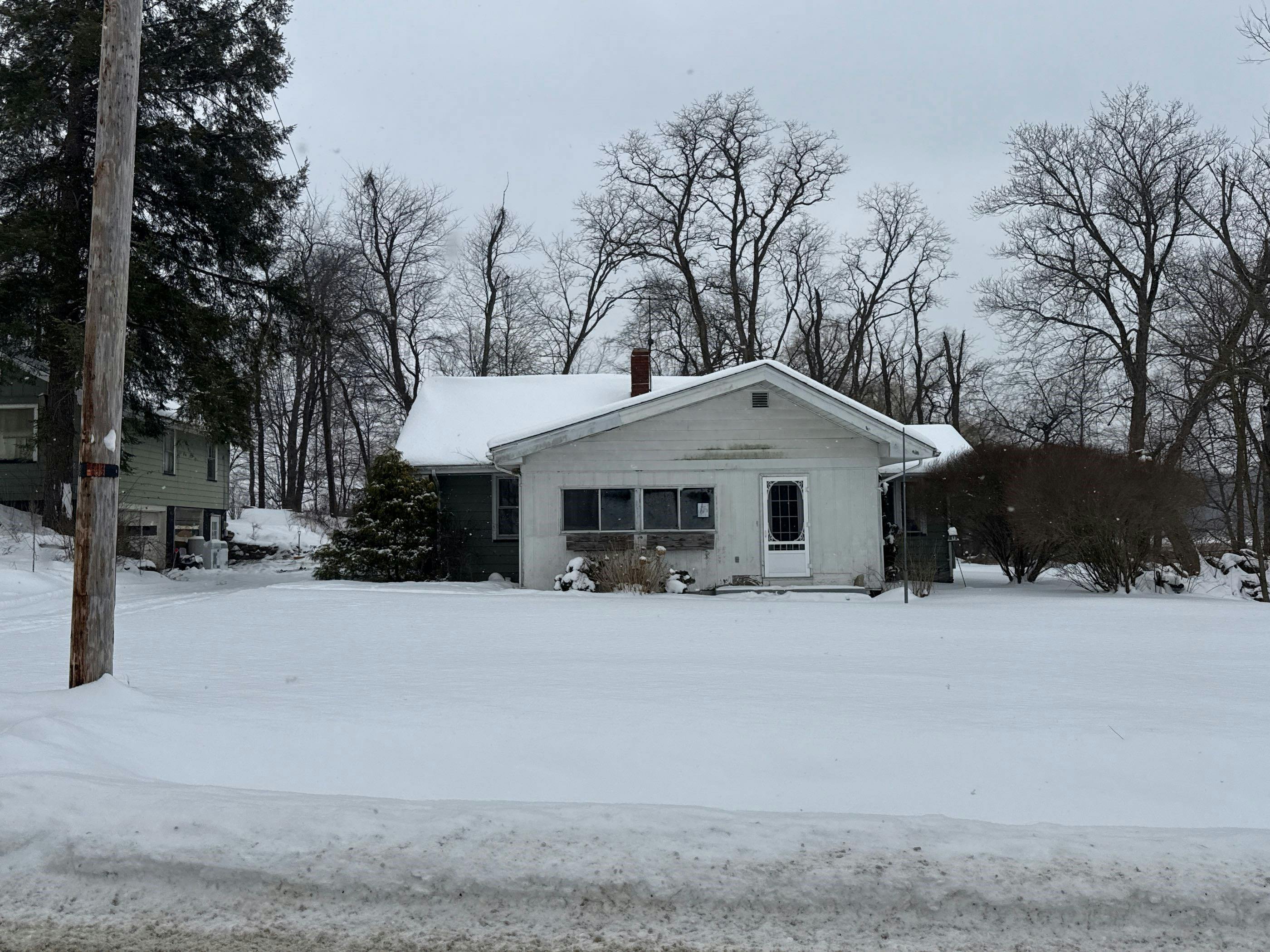 Vernon Rd, Conneaut Lake, PA 16316
