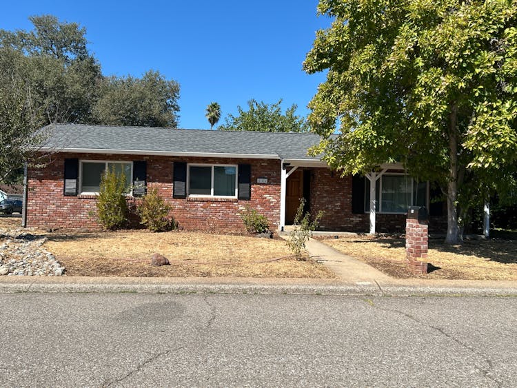 564 Estate St Redding, CA 96002, Shasta County