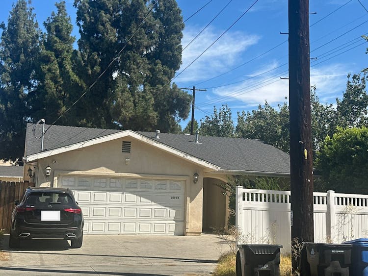 14703 Archwood St Los Angeles, CA 91405, Los Angeles County