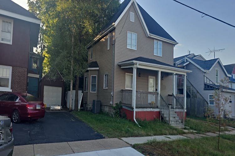 518 E 2nd St Waterloo, IA 50703, Black Hawk County