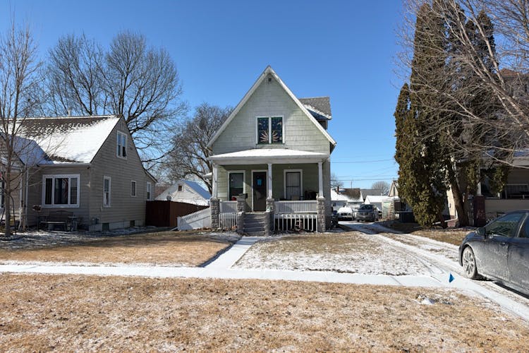 305 54th Street Moline, IL 61265, Rock Island County