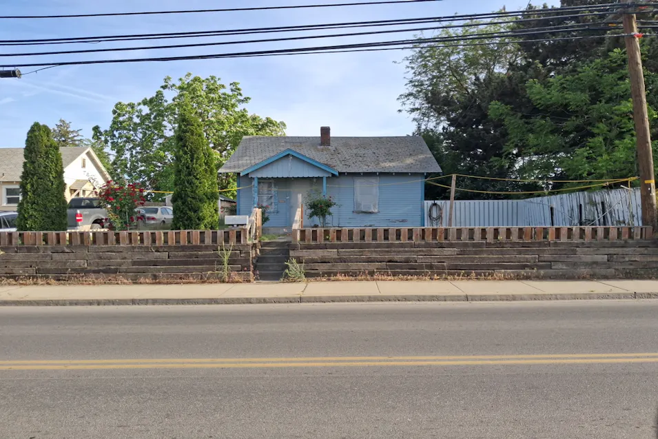 912 W 5th St Grandview, WA 98930, Yakima County