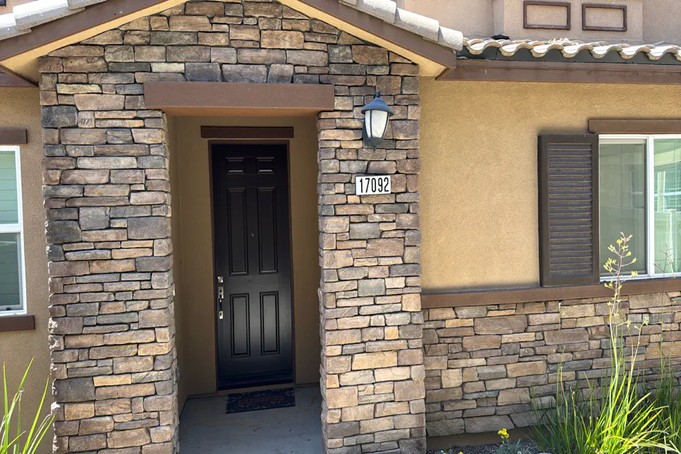 17092 Zion Dr Santa Clarita, CA 91387, Los Angeles County