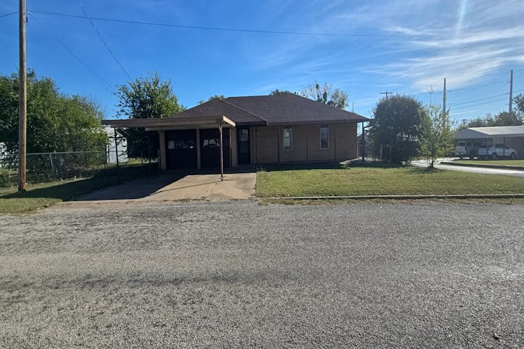 614 S Pecan St Henrietta, TX 76365, Clay County
