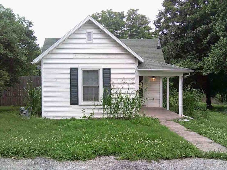 404 S Turk Ave Ash Grove, MO 65604, Greene County