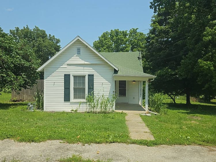 404 S Turk Ave Ash Grove, MO 65604, Greene County