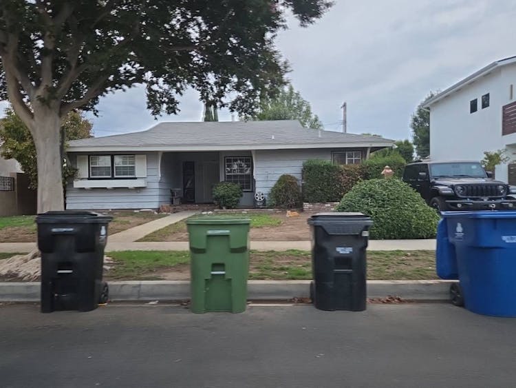 9158 Swinton Avenue North Hills, CA 91343, Los Angeles County