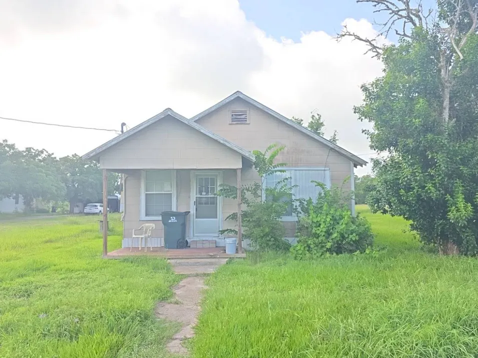 417 E Division St Edna, TX 77957, Jackson County