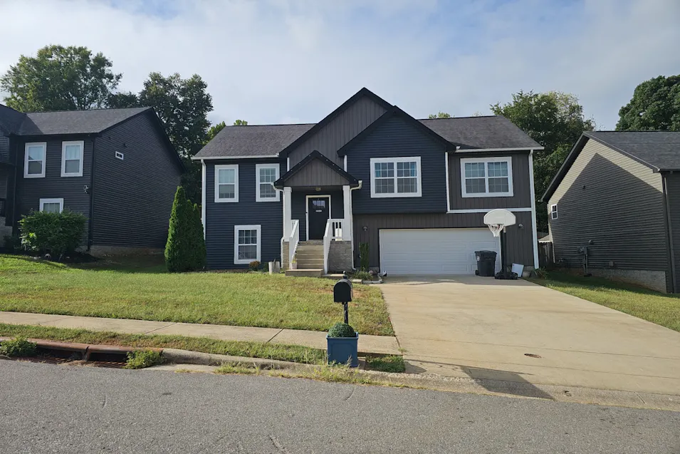 2908 Feng Way Clarksville, TN 37040, Montgomery County