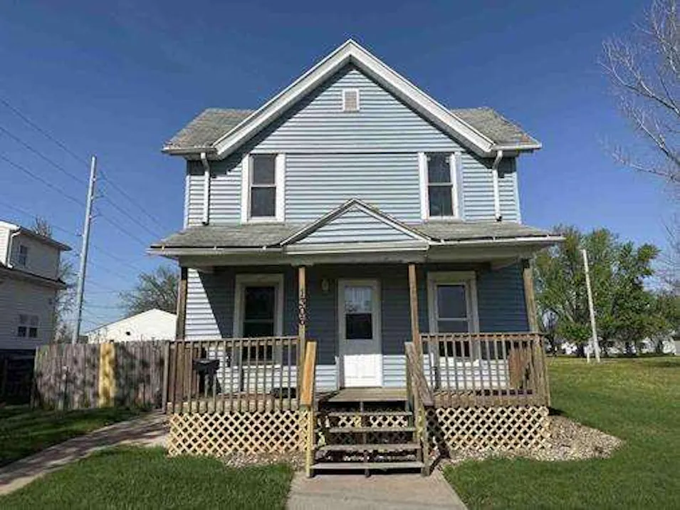 1306 5th St NW Cedar Rapids, IA 52405, Linn County
