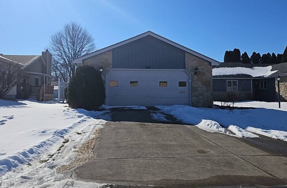 601 Buckingham Ct Anderson, IN 46013, Madison County