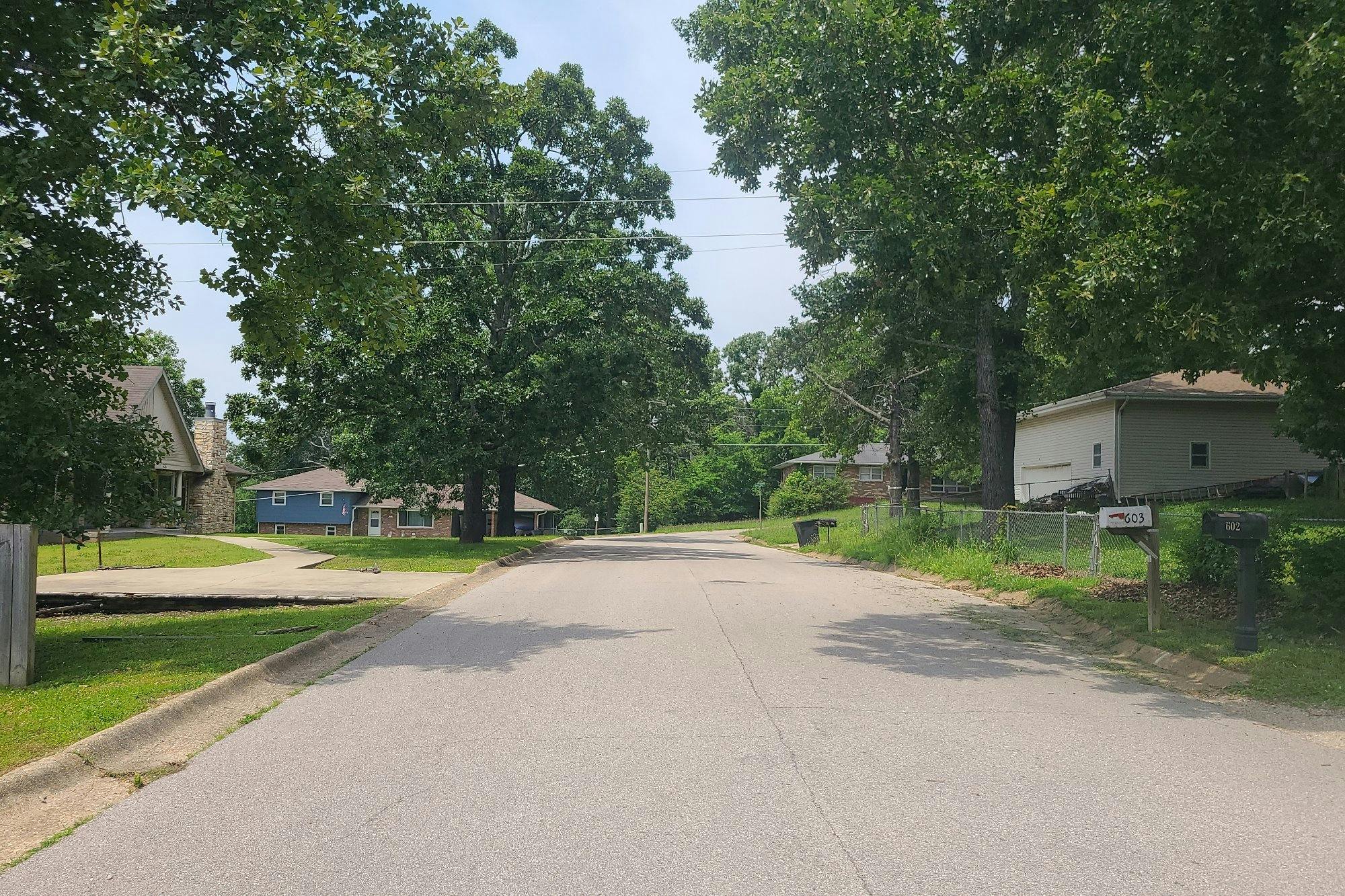 Wildwood Ln, Waynesville, MO 65583