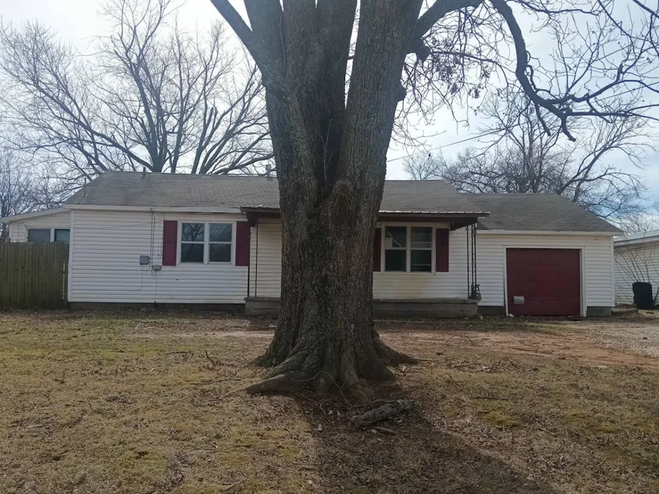 808 E Park St Tecumseh, OK 74873, Pottawatomie County