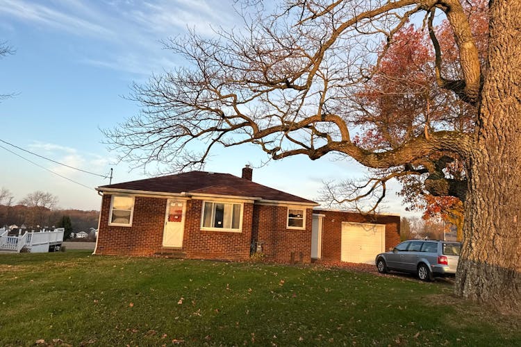 1963 Deermont Ave NW Massillon, OH 44647, Stark County