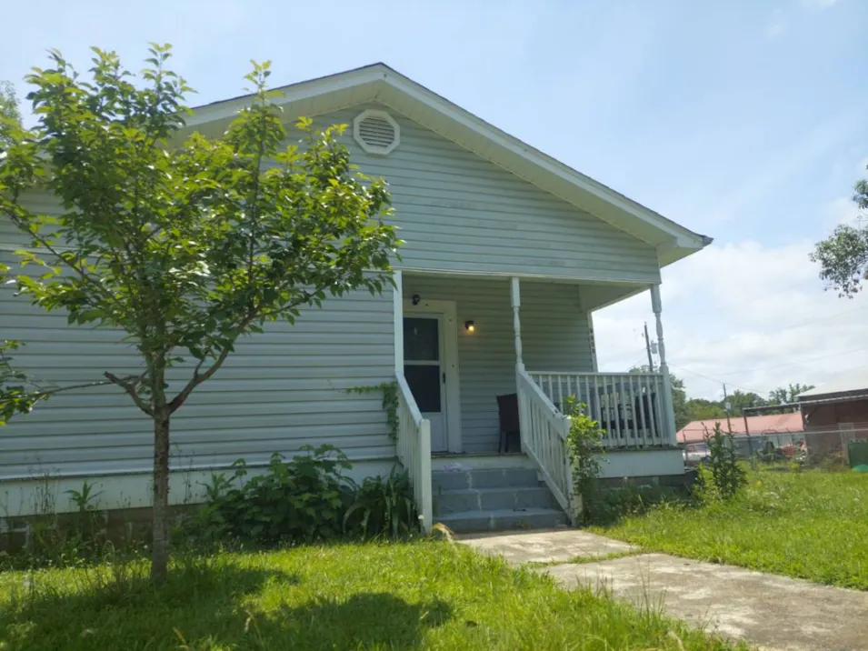 1143 Hickory St West Blocton, AL 35184, Bibb County