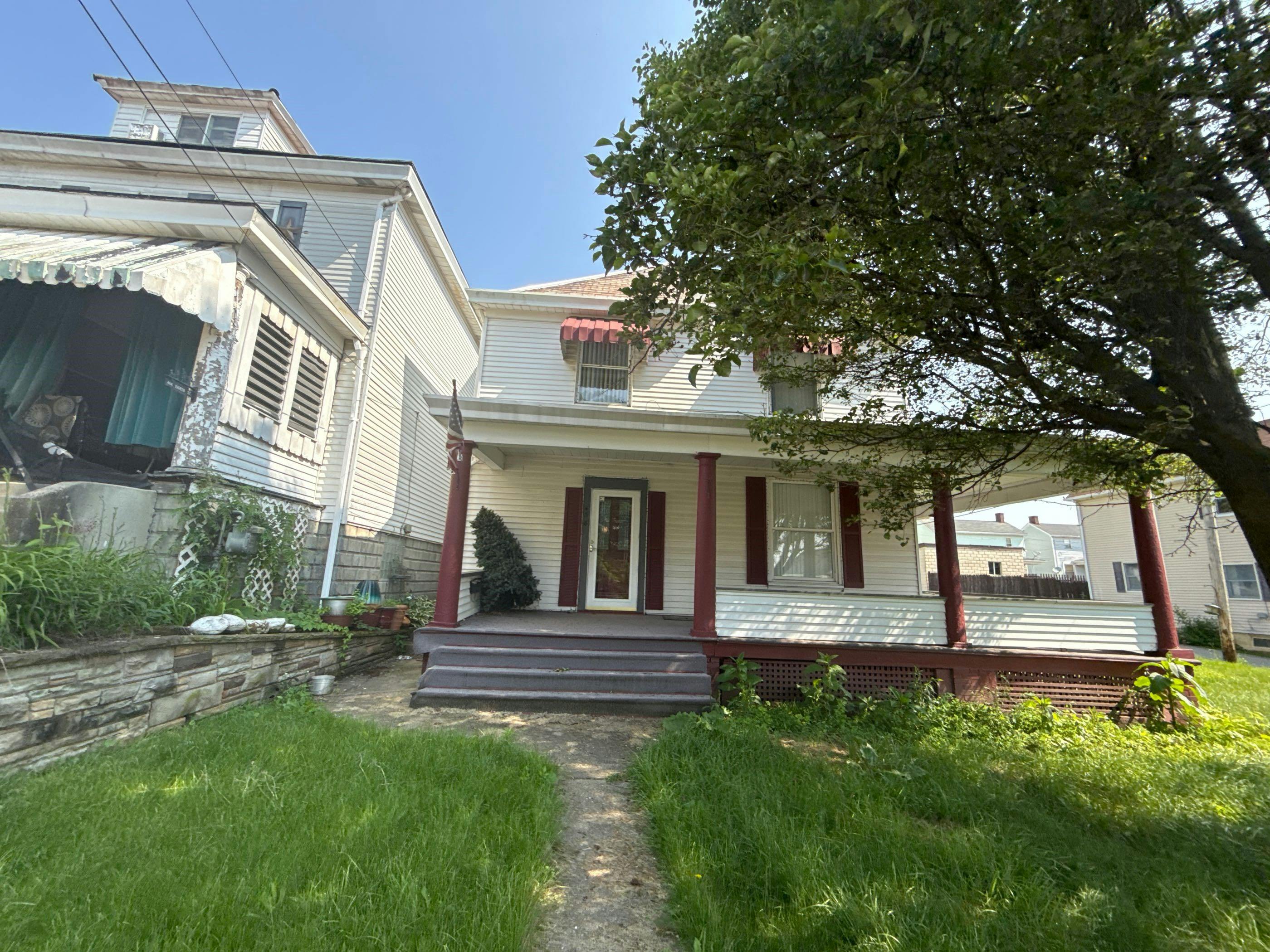 8th St, Donora, PA 15033