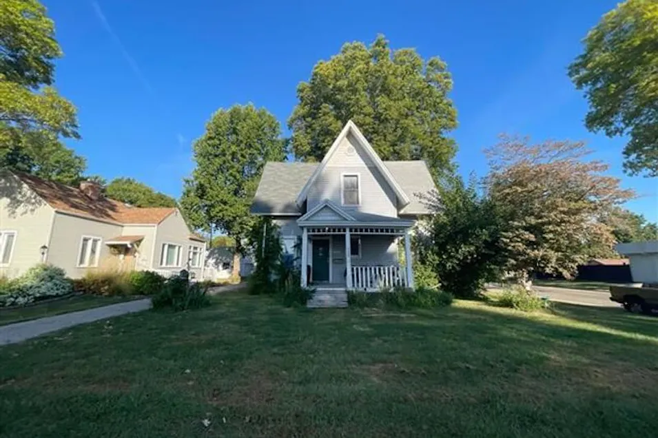 533 N. Logan Lincoln, IL 62656, Logan County