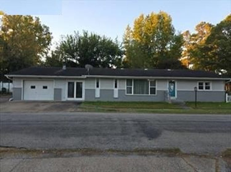 1820 N 14th St Herrin, IL 62948, Williamson County