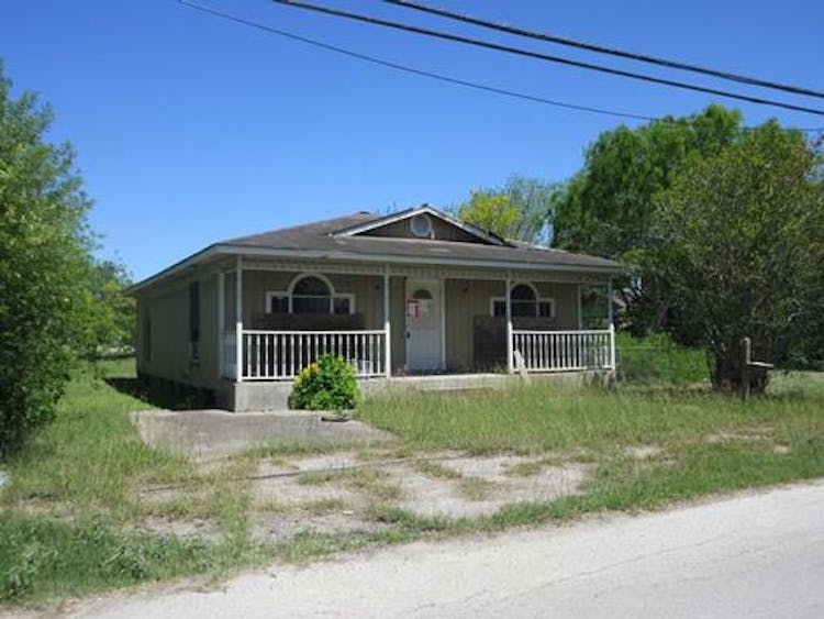 933 Kansas St Robstown, TX 78380, Nueces County