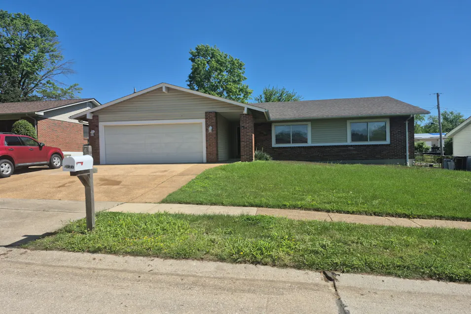 2237 Aileswick Dr Saint Louis, MO 63129, St. Louis County