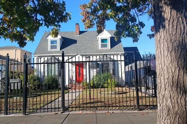 9821 Sunnyside Street Oakland, CA 94603, Alameda County
