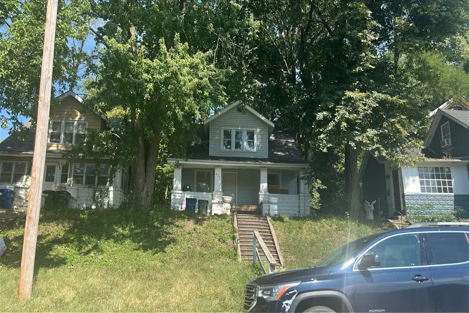 820 W 6th St Davenport, IA 52802, Scott County