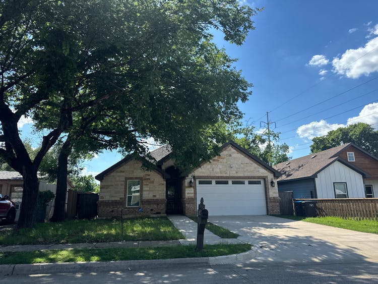 1004 S Sargent St Fort Worth, TX 76105, Tarrant County