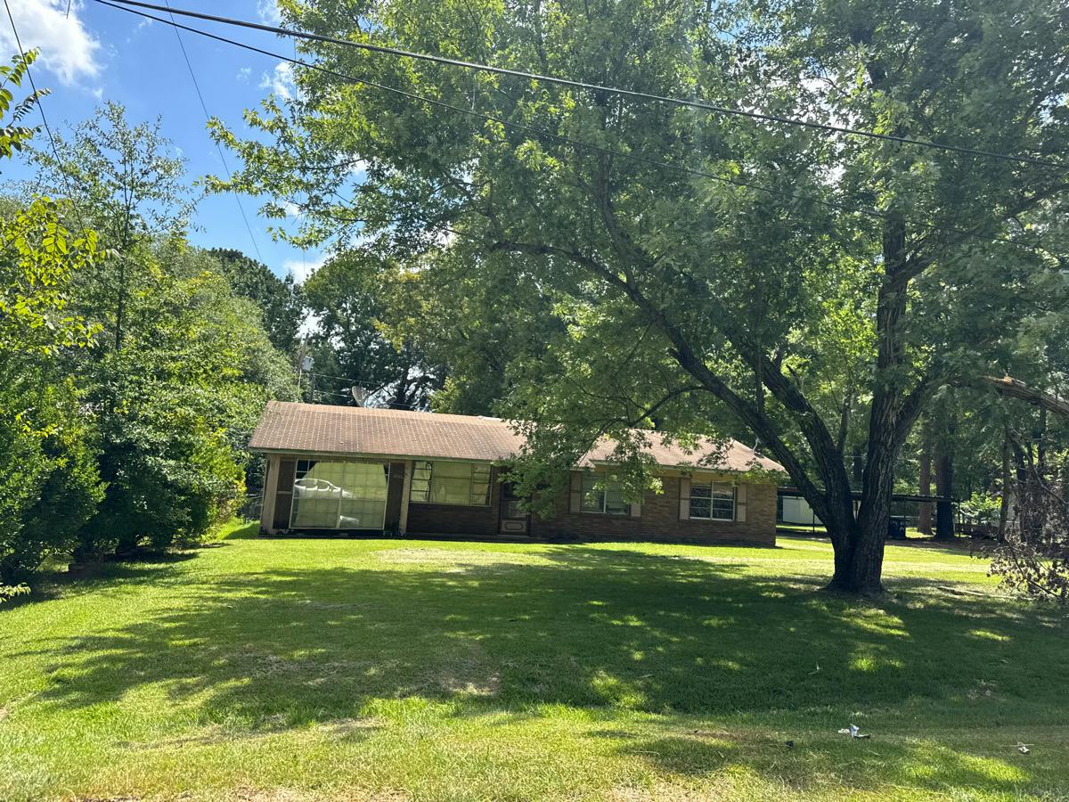 Faust Dr, Shreveport, LA 71129