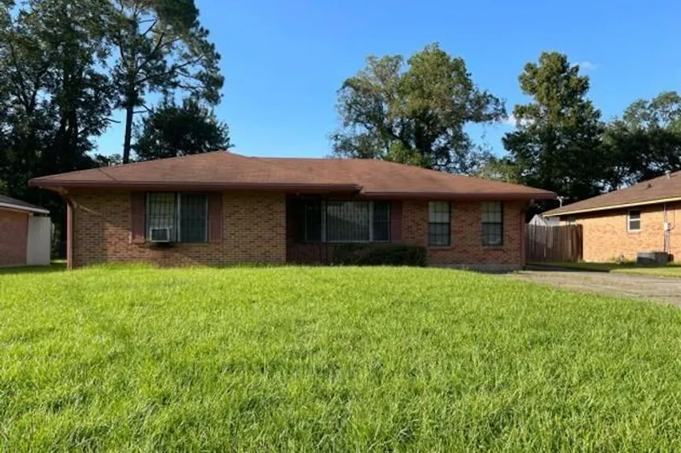 6045 South Howell Dr Baton Rouge, LA 70805, East Baton Rouge County