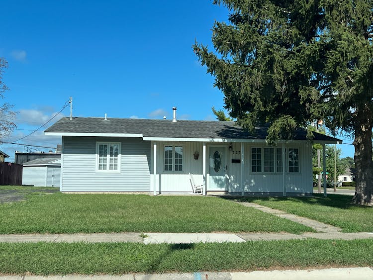 727 Allen Drive Springfield, OH 45505, Clark County