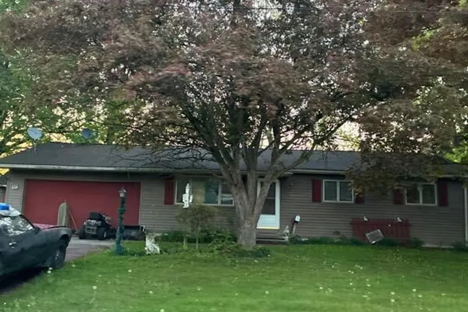 4180 Catalina St Saginaw, MI 48604-1632, Saginaw County