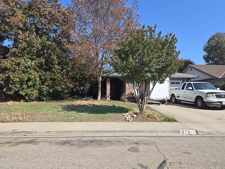 1828 E Hillcrest Dr Visalia, CA 93292, Tulare County