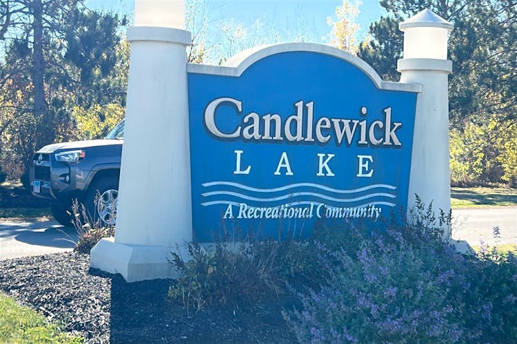 125 Heath Cliff Dr SE Poplar Grove, IL 61065, Boone County