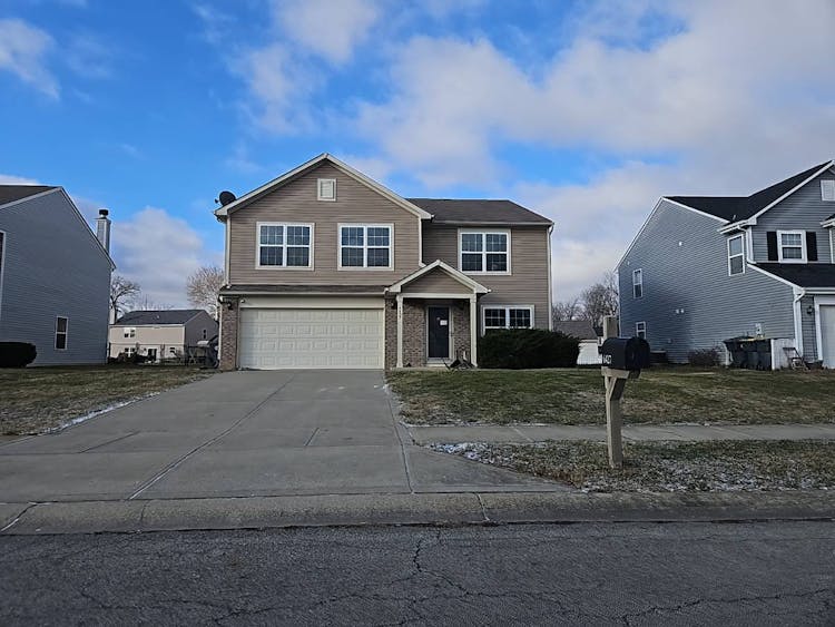 6427 Paramount Springs Dr Anderson, IN 46013, Madison County