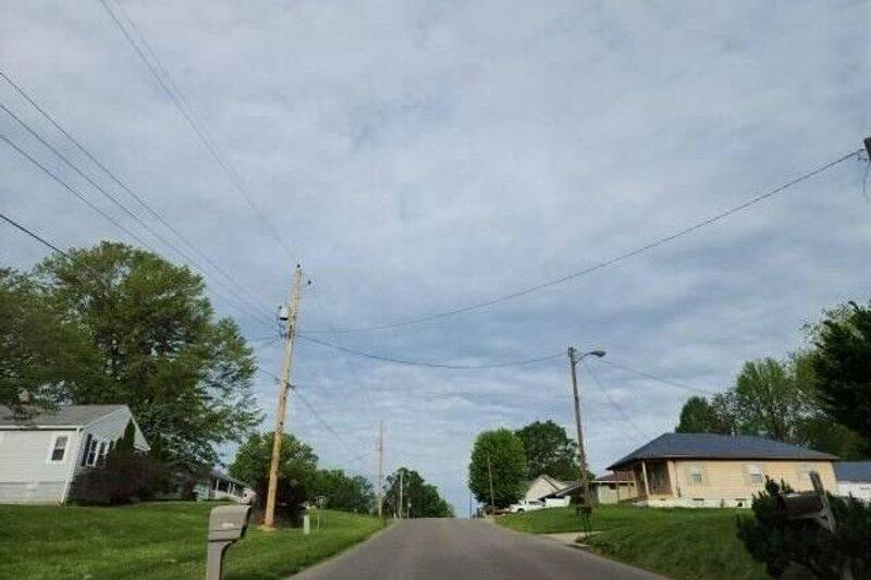 Highland Dr, Zanesville, OH 43701