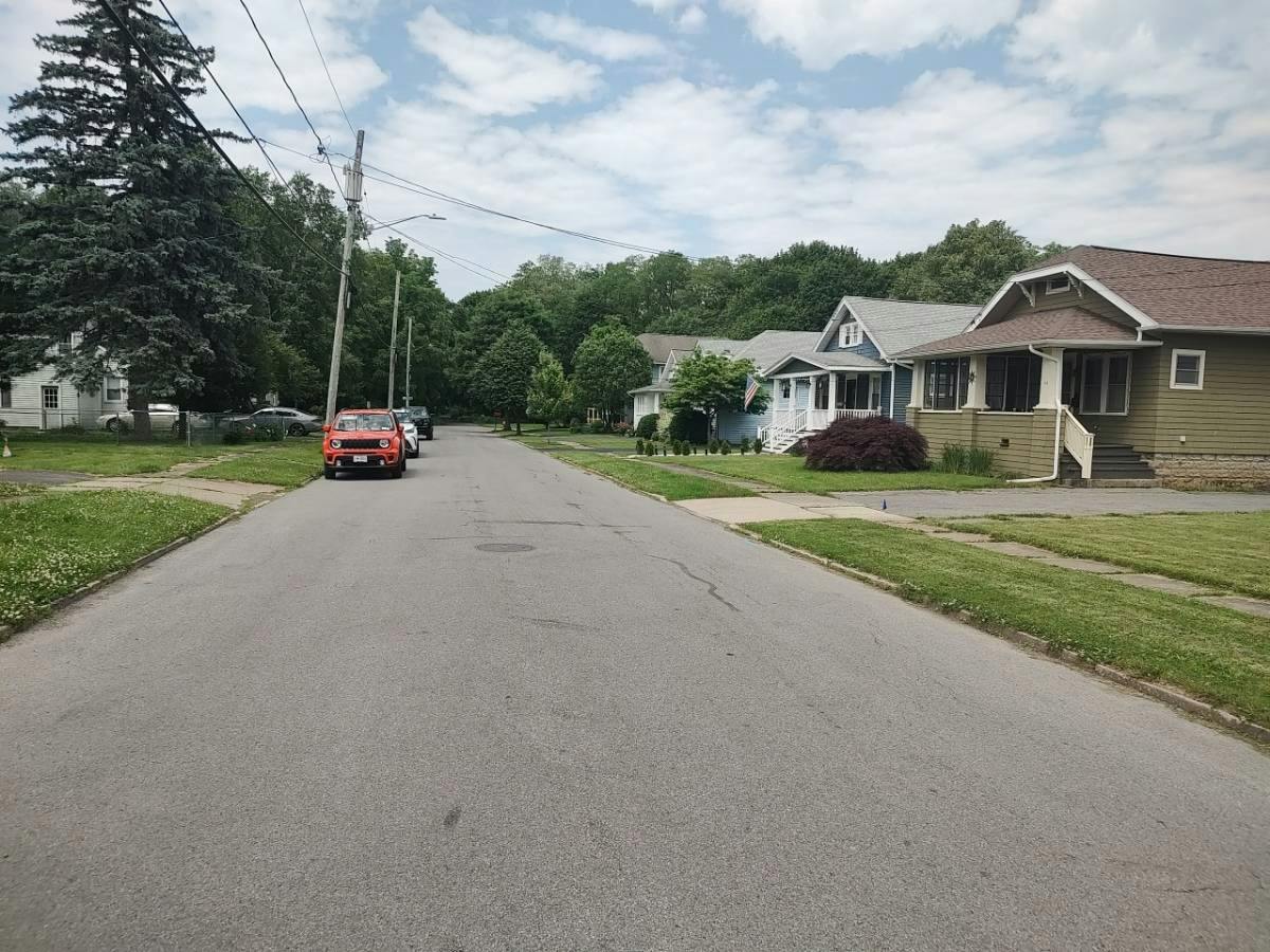 Lyon Pl, Utica, NY 13502