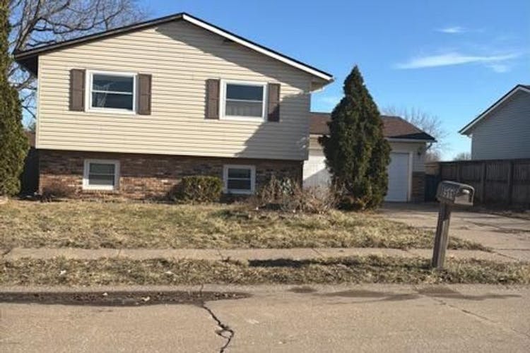 6511 Kelling St Davenport, IA 52806, Scott County