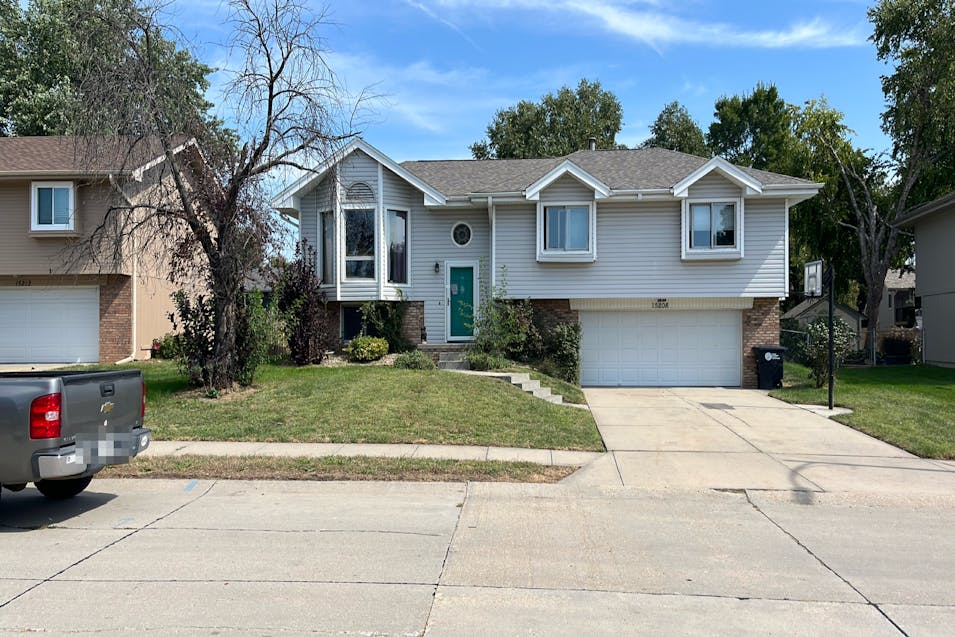 15208 Pasadena Avenue Omaha, NE 68144, Douglas County