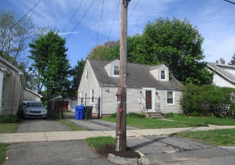 126 Windemere St Springfield, MA 01104, Hampden County